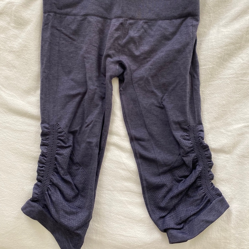 Capri Lululemon In the Flow ruched leggings